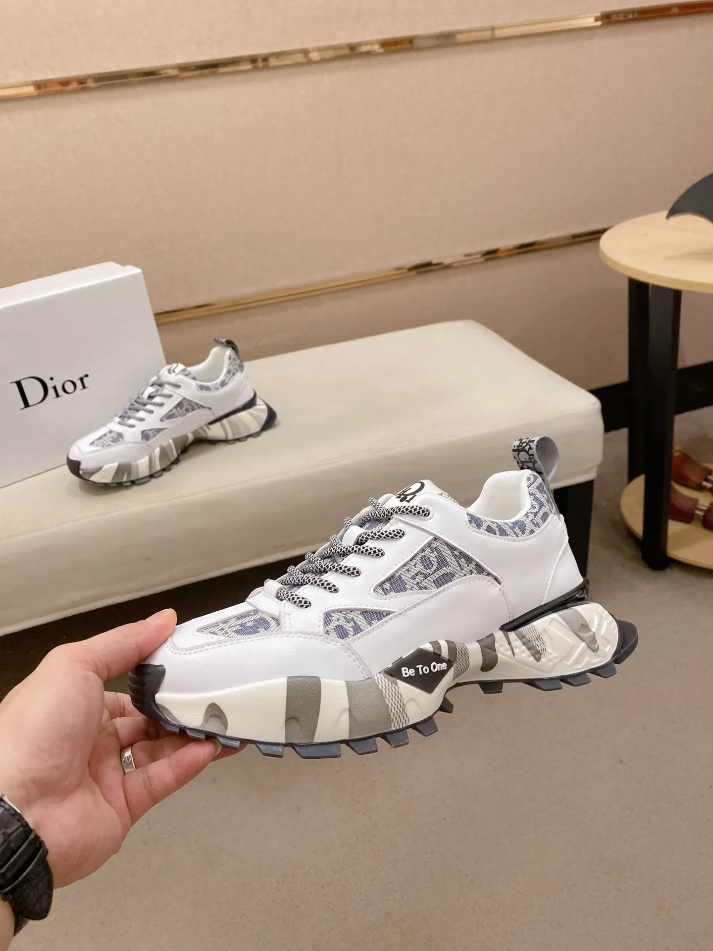 Men's shoes💰 462💰🇮🇹🇮🇹Dior d The new model is on sale at the same time at the counter. The upper 🇮🇹 is imported Italian first-layer cowhide, and the lining is fully imported sheepskin 💪💪. It is a complete 1⃣️ to 1⃣️ replica 🇮🇹💪💪, ⚠ Sole: The original sole is specially provided by the original factory. The exclusive movable molded sole is super comfortable. ⚠Original factory single goods, 🔍🔍high quality, you can enter and leave the counter at will, welcome to compare⚠. Code number:38-44
